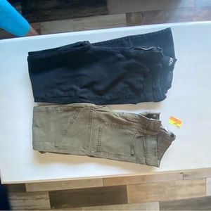 2 jeans BDG size 24 is good condition